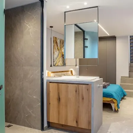 Elegant And Stylish Loft In The Heart Of Apartment Athens